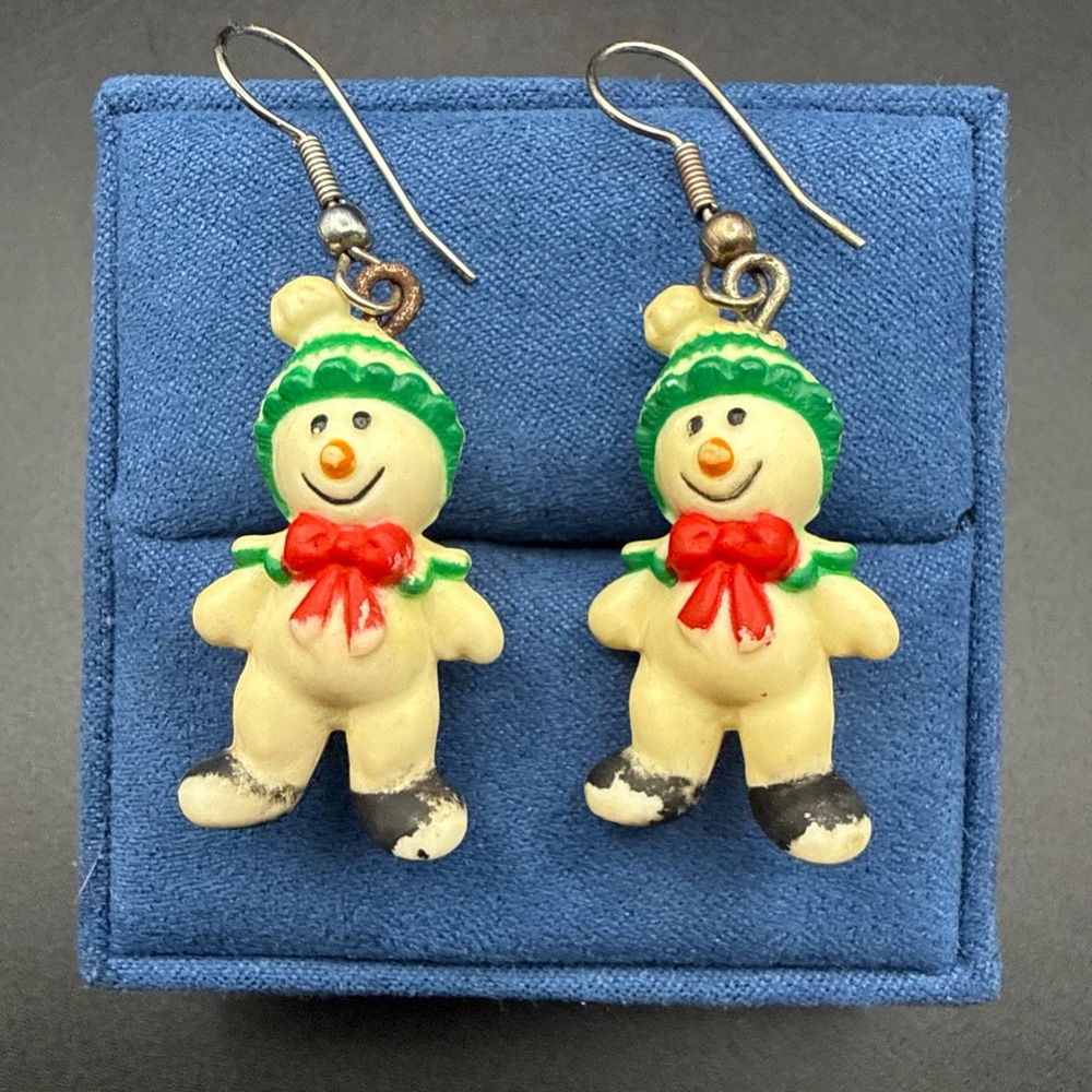 Snowman Dangle Pierced Vintage GGI Plastic Mold Earrings. Festive Design